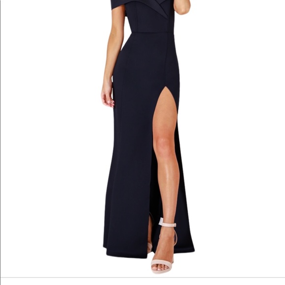 Elegant gown - Picture 2 of 4